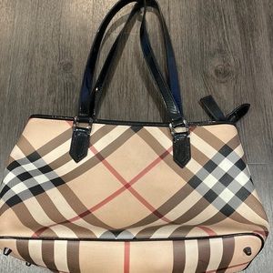 Authentic Burberry Purse minimum wear and tear